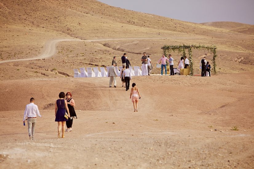 wedding in Marrakech ceremony desert La Pause ©lasdecoeur