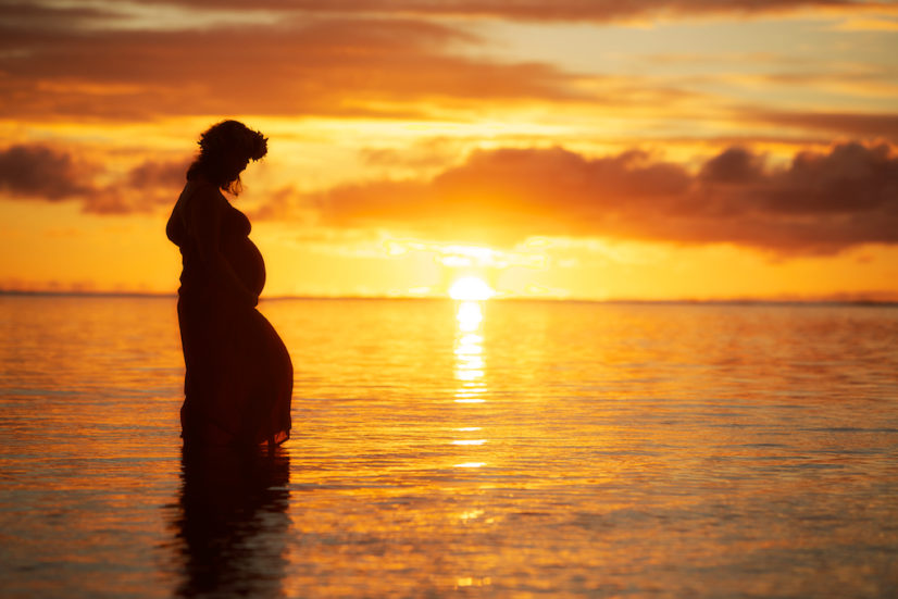 Séance Grossesse à La Plage – Tahiti